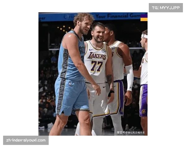 NBA杯赛场聚焦:东契奇携手斯玛特参战,湖人灰熊激烈碰撞 NBA杯赛场聚焦:东契奇携手斯玛特参战,湖人灰熊激烈碰撞